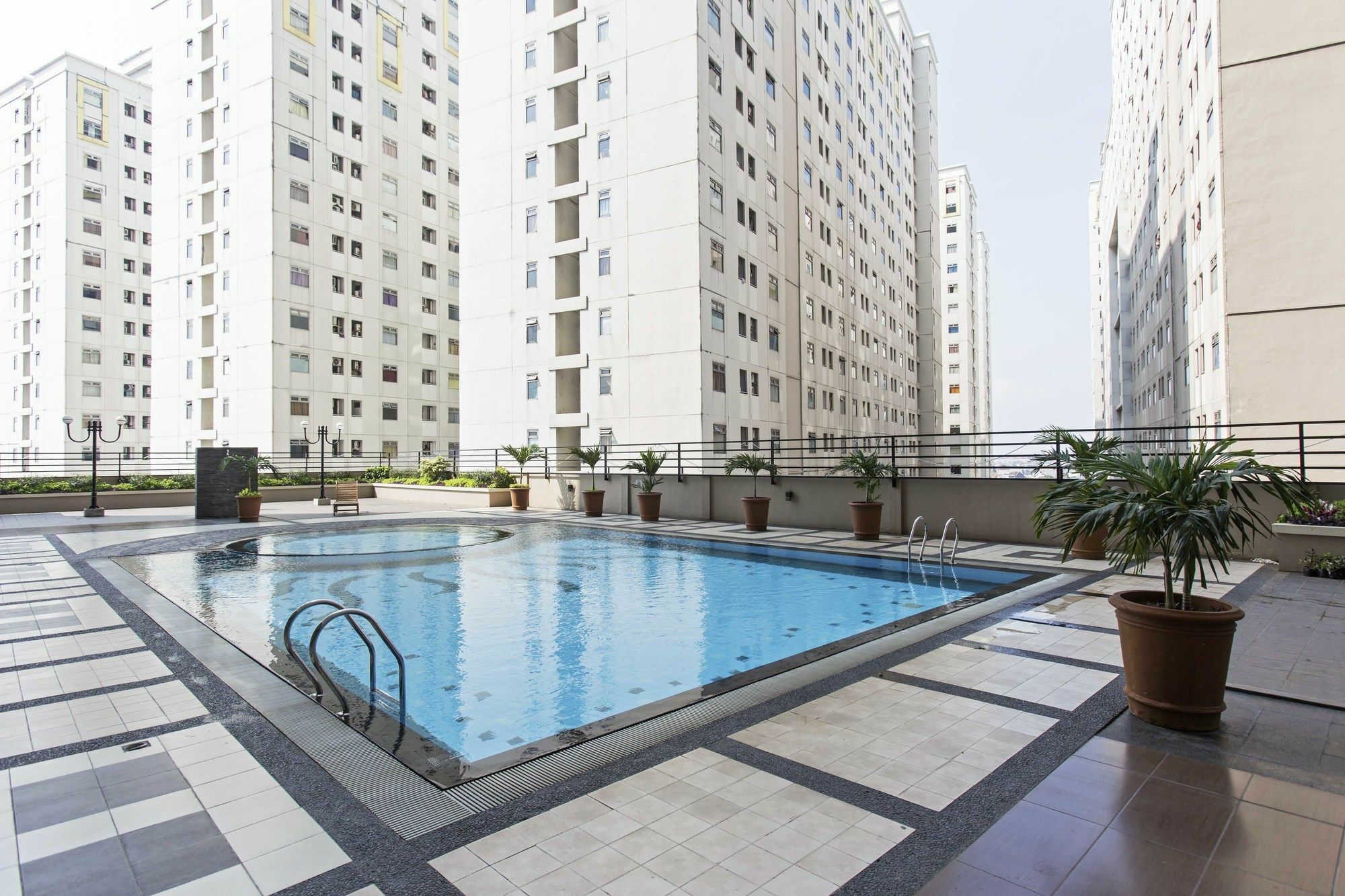 Reddoorz Apartment @ Pegangsaan Kelapa Gading 3 Jakarta Exterior photo